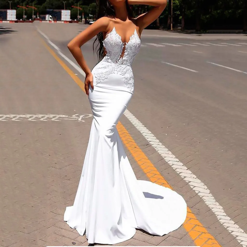 Женское вечернее платье белое длинное золотистое с v-образным вырезом и