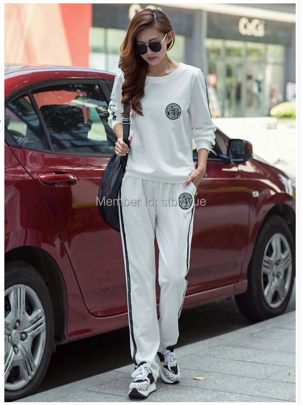 Top Quality European Hot Sale Fashion Design Sports Costumes Women Leisure Round Collar Fleece Tracksuit |