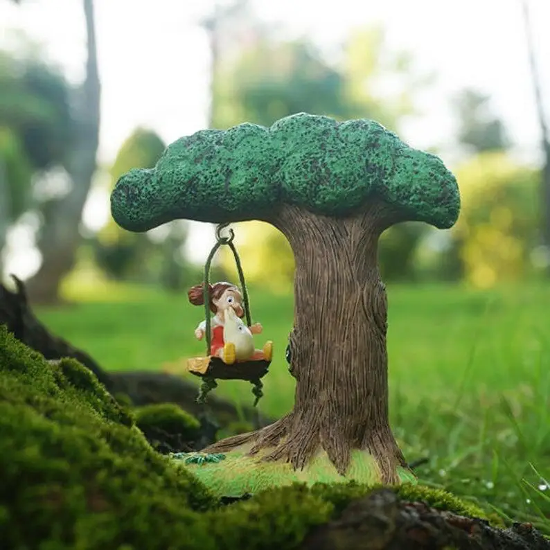 Миниатюрный маленький Тоторо с качающейся под дерево девушкой набор из 2 фигурок