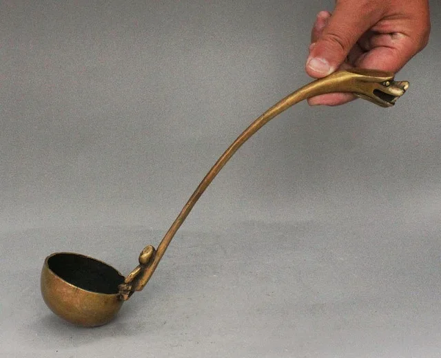 Chinese Dynasty Palace Pure Bronze Dragon Head Handle People Scoop Statue | Дом и сад