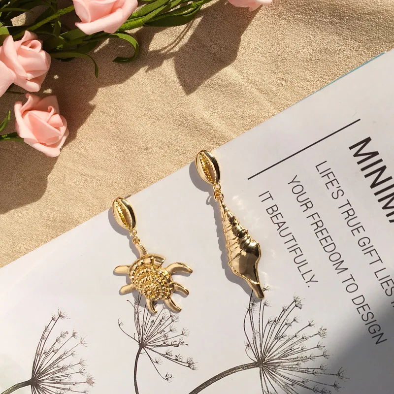 Женские Геометрические серьги Crazy Feng сережки в виде морских ракушек золотого