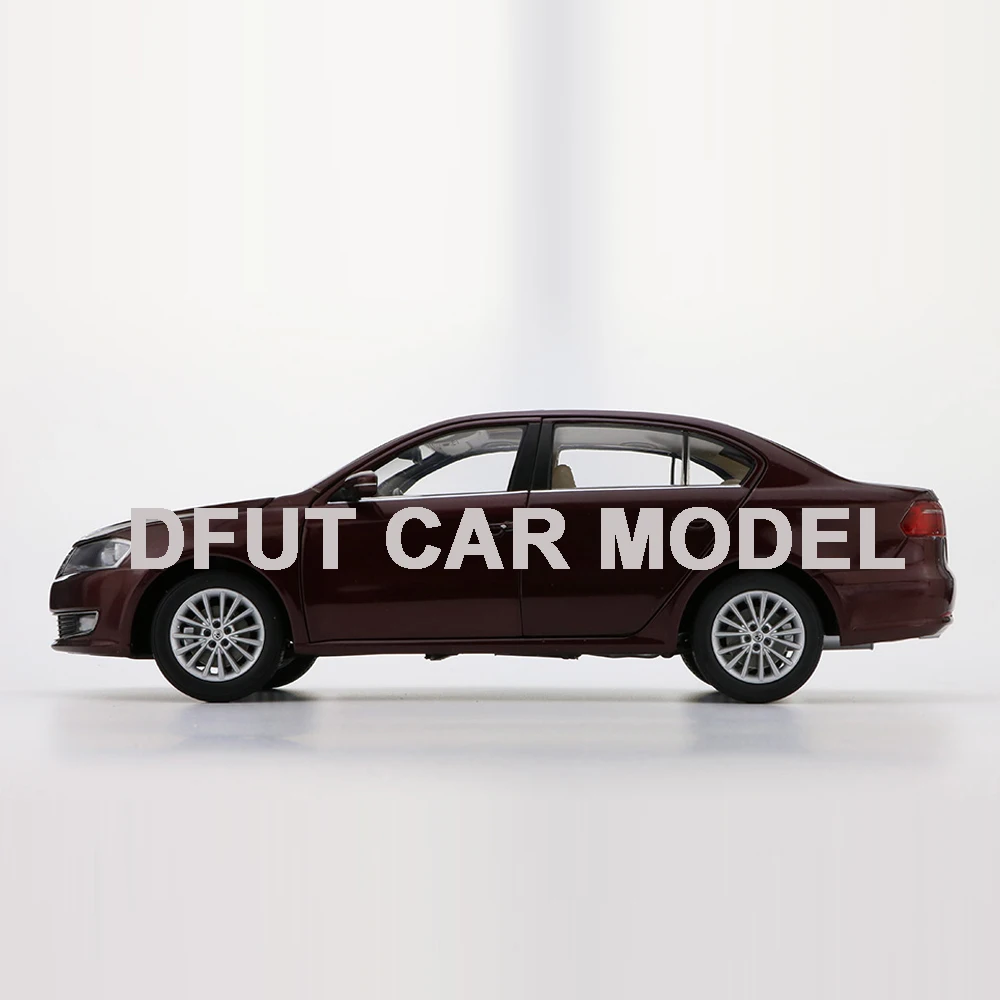 Diecasts1: 18 легированная игрушка для автомобиля LAVIDA модель детских игрушечных