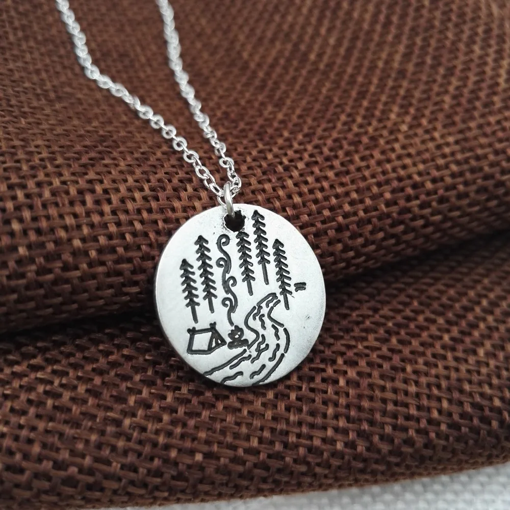 10 шт. Подвеска для кемпинга река проходит через него дерево и дом ожерелье