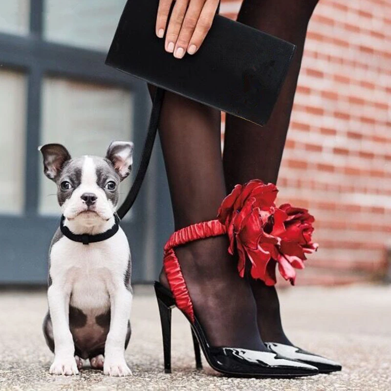 Женские туфли лодочки из лакированной кожи с заклепками и стразами большим