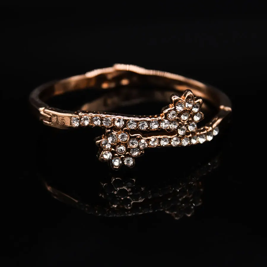 

New Korean Heart-shaped flowers bracelet inlaid crystal charm bangles fashion woman clothes jewelry for women gift