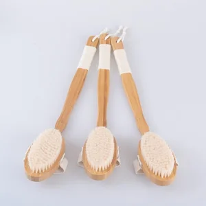 Мягкая щетка для ванной с длинной ручкой