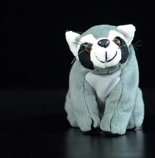 Бесплатная доставка супер милая Песочная сумка маленькая кукла енота имитация