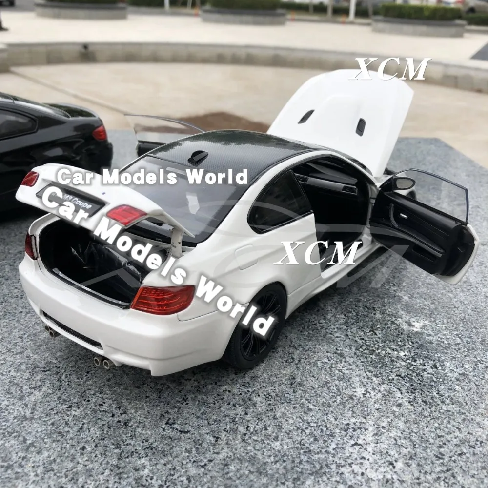Литая модель автомобиля для Kyosho M3 Coupe (E92) 1:18 (Alpine White) + маленький подарок!| |