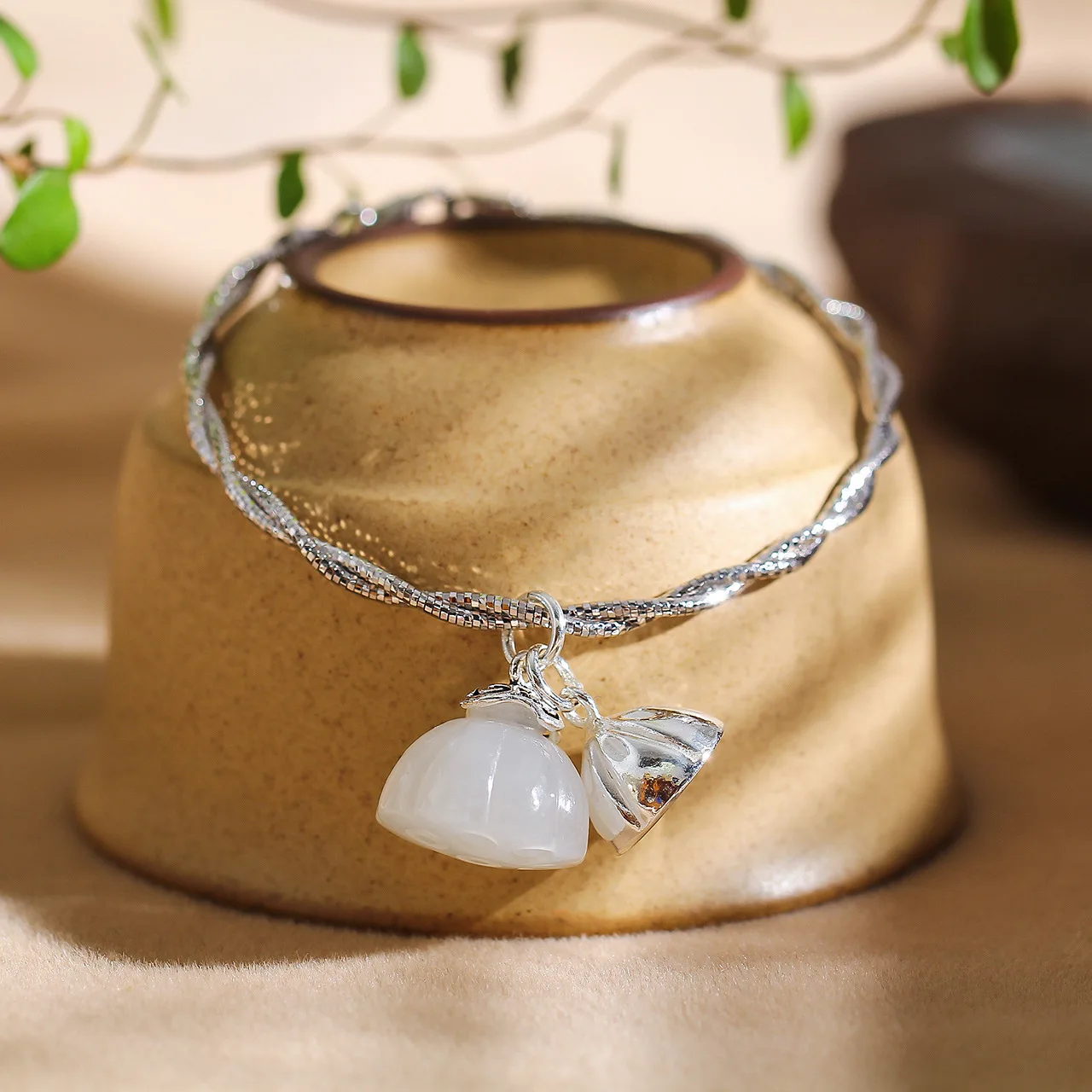 

2019 fashion jewelry S925 pure silver jewelry fashion boutique hetian natura stone lotus bracelet original design