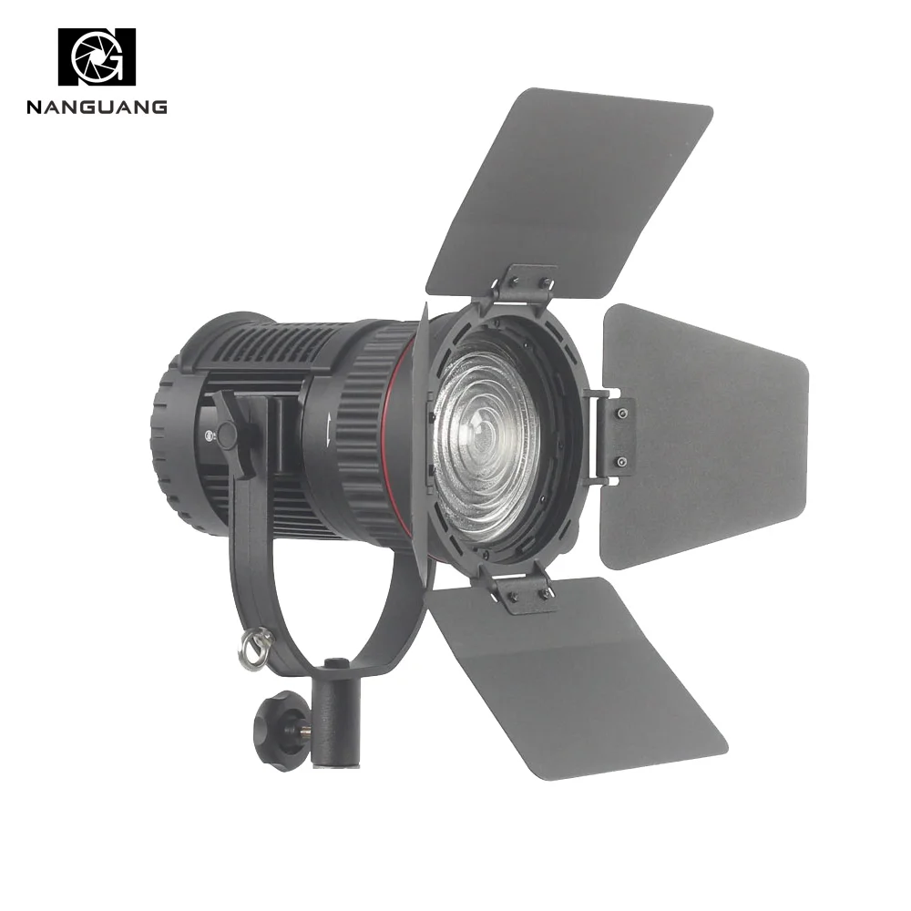 Светодиодный прожектор с френелем CN-30F, 30 Вт, Фокусируемый и регулируемый, 2,4G, беспроводное управление затемнением для трансляции и интервью Светодиодный прожектор с френелем CN-30F, 30 Вт, Фокусируемый и регулируемый, 2,4G, беспроводное управление затемнением для трансляции и интервью