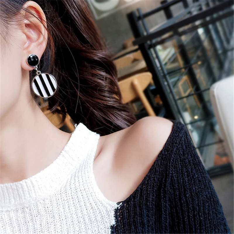 2018 новые модные классические черные и белые полосатая серьга Простой Круглый