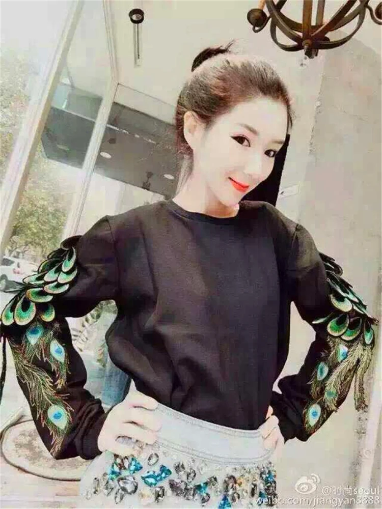 Демисезонный женский свитшот с вышивкой павлиньи перья крылья Свободный пуловер