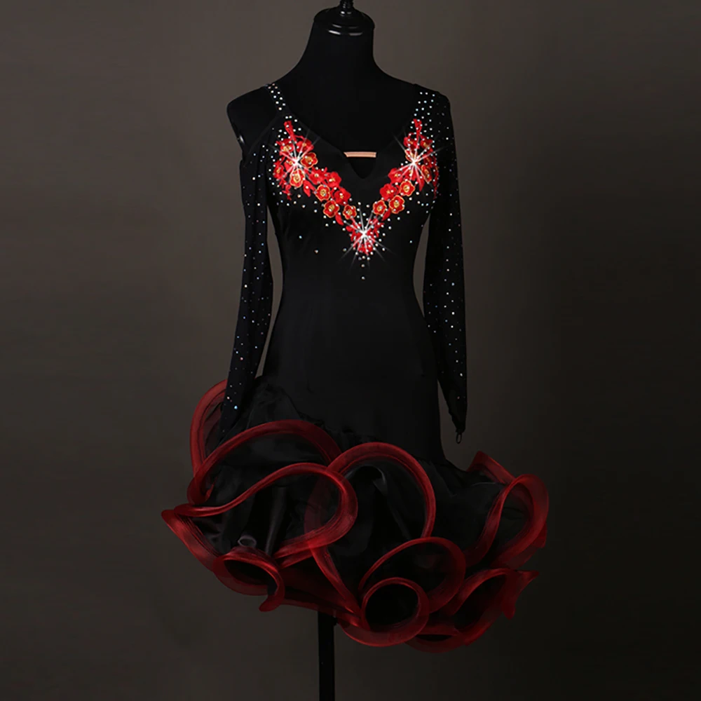 Женское платье для латиноамериканских танцев белое красное кружевное с бахромой