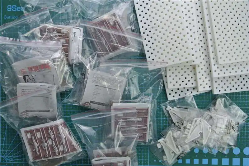 1:6 8 шт./компл. 4D 1/6 пистолет MP7 УЗИ MP5 кинжал MP40 пистолет-пулемет карабин Штурмовая винтовка сборка модель игрушка для фигурку - Цвет: guns and racks