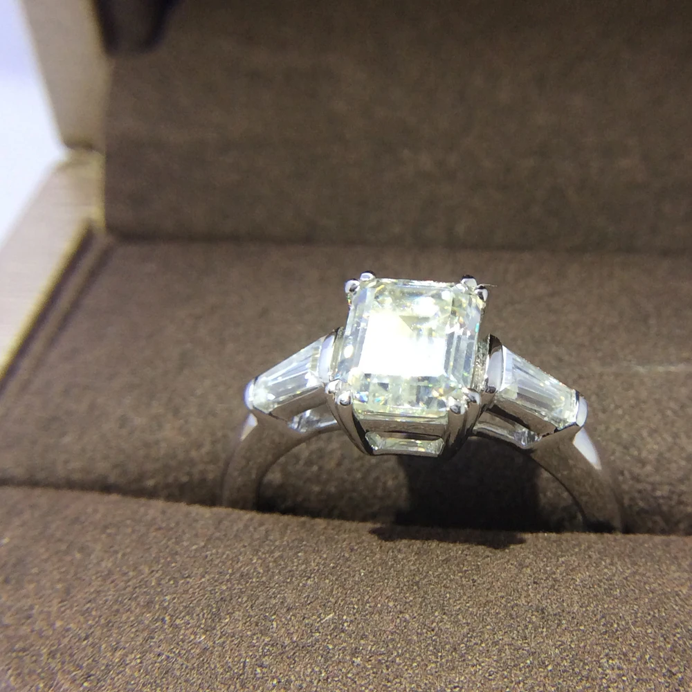 Женское кольцо из белого золота с изумрудом 14 к 4 карата 8x10 мм|emerald diamond engagement