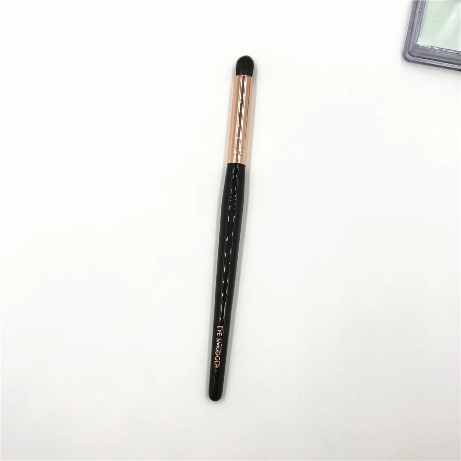 

CT Brand Eye Smudger Makeup Brush High Quality Goat Mixed Squirrel Hair Pointed Eye Shadow Make up Brushes