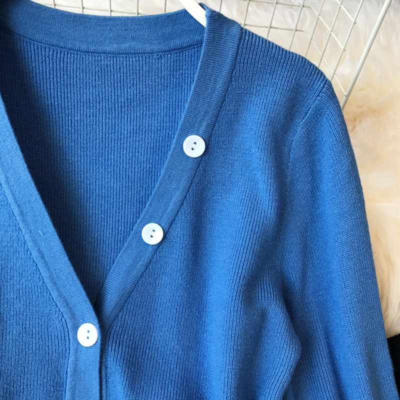 

2019 Large size Korean Casual Button Knitted Cardigan Autumn Women Loose Solid Color V-Neck Sweater coat aa940