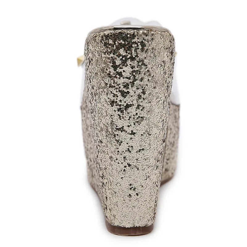 Женские босоножки на танкетке 13 см золотистые/Серебристые удобные с заклепками и