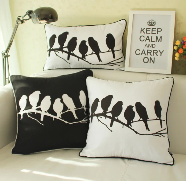 Черно-белый чехол для подушки в современном минималистском стиле с рисунком птиц
