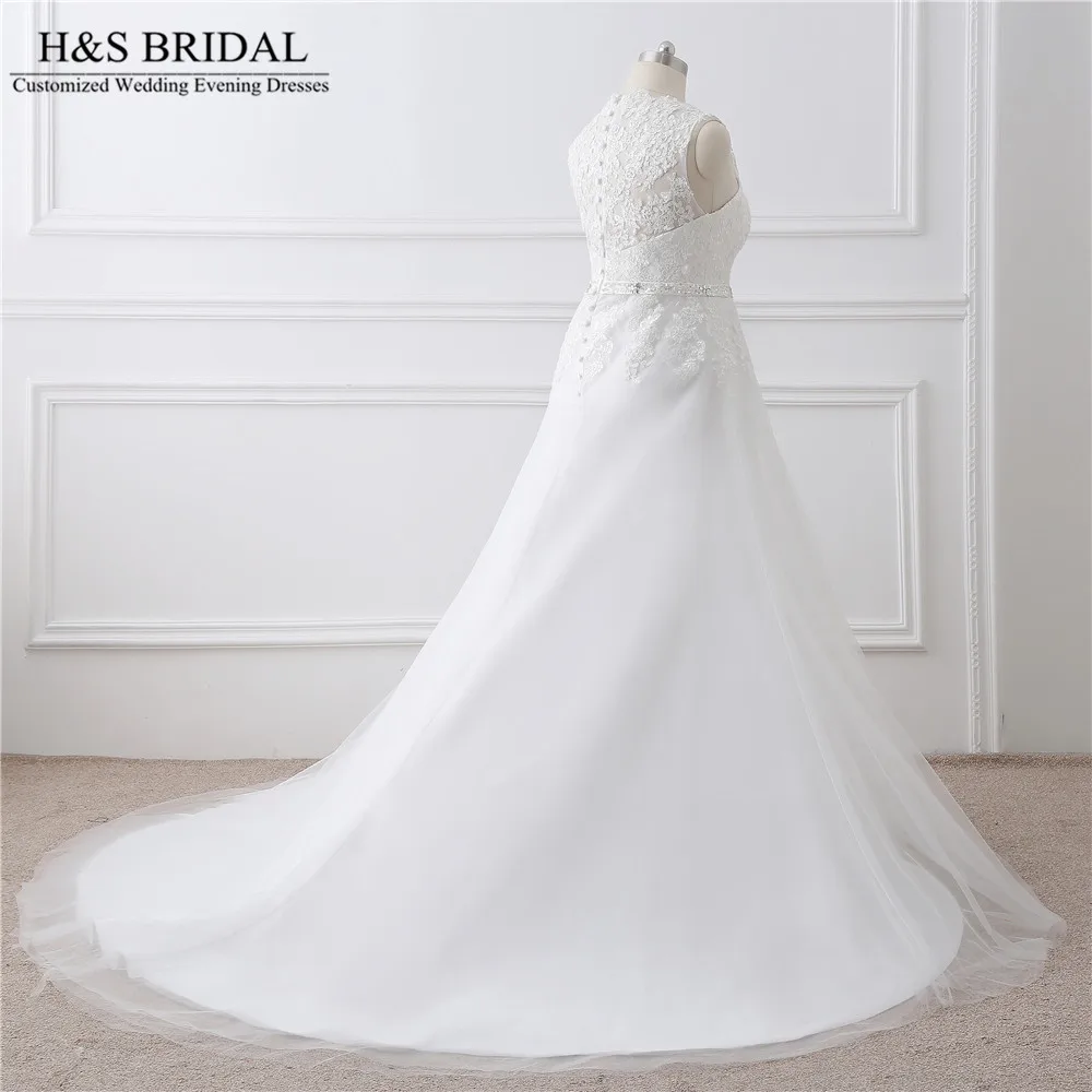 Кружевное платье с V-образным вырезом и аппликацией