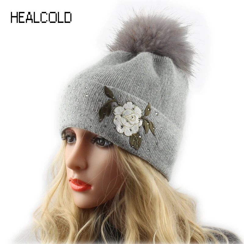 Зимняя женская шапка с цветочной вышивкой помпоном из натурального меха со