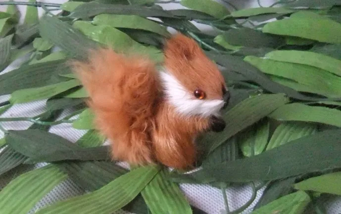 10 шт./партия маленькие игрушечные белки из пластика и меха в подарок 7x6 см a146 |