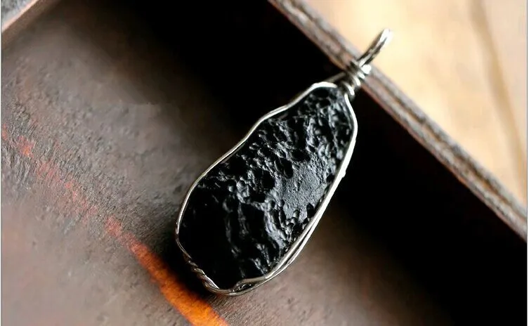 Подвеска из натуральных черных метеоритов и тектитов|meteorite natural|meteorite jewelry