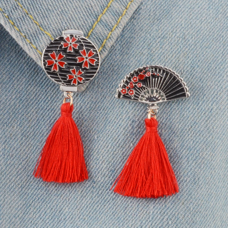 

Retro Japanese Izakaya Ninja Lantern Fan Tassels Brooch Sakura Lantern Plum Flower Hand Fan Fringe Metal Enamel Pin Accessories