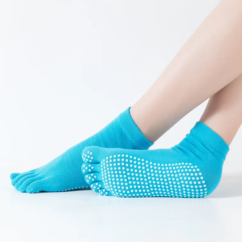 light blue Профессиональные женские и мужские носки для йоги, хлопковые нескользящие спортивные носки с пятью носками для фитнеса, пилатеса, прочные теплые носки для тренировок - Цвет: light blue