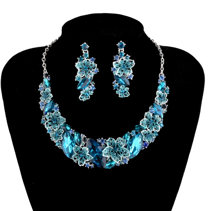 Женский ювелирный комплект из колье и серёг с синим кристаллом | Украшения