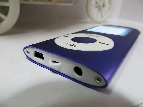 500 шт. 4 го 1 8 дюймового ЖК mp3 mp4 плеера со слотом для tf карты поддержка 2 ГБ 32 цветов