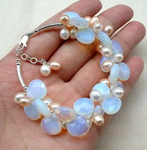

Beautiful mixed white freshwater pearl white blue stone bracelet 7.5"