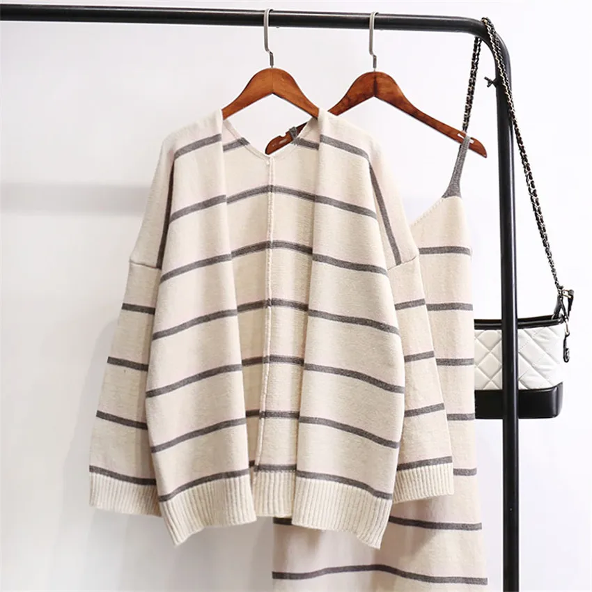 

Женское трикотажное платье, комплект из двух предметов, платье на тонких бретелях и свитер с длинным рукавом, зима 2018, модель WZ612