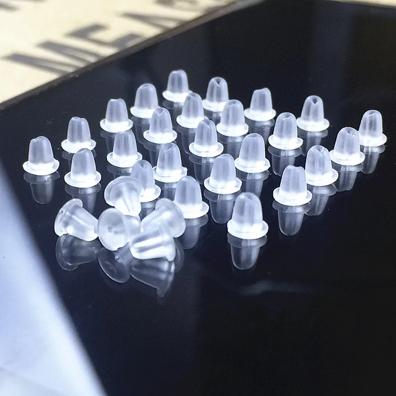 Выделенные простые прозрачные пластиковые серьги-пусеты для ювелирных изделий