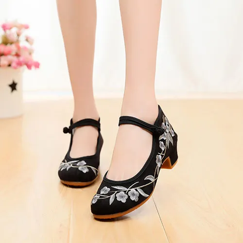 Model 1 Black Veowalk/Винтажные женские джинсовые туфли на каблуке с цветочной вышивкой; парусиновые туфли-лодочки с пряжкой на подъеме для женщин; обувь в стиле «Старый Пекин» - Цвет: Model 1 Black