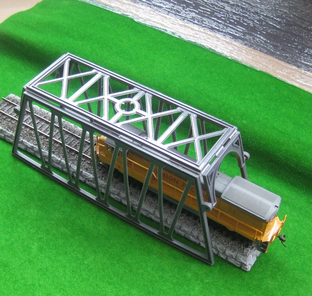 

QL001 1pc 1:87 HO OO Scale Model Train Railway Truss Girder Bridge Accessories for Thomas NEW Miniature