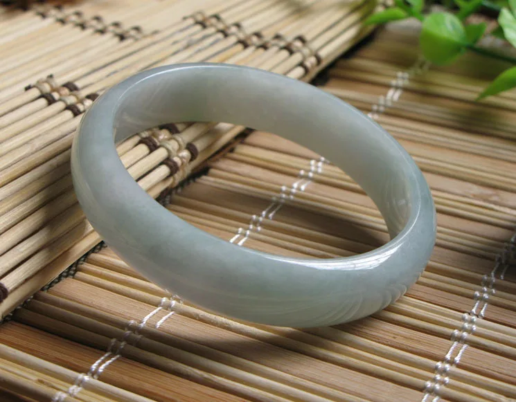 Royal moist and translucent stone bracelet edge flagship store natural ice kinds of jade treasures handed down female models |