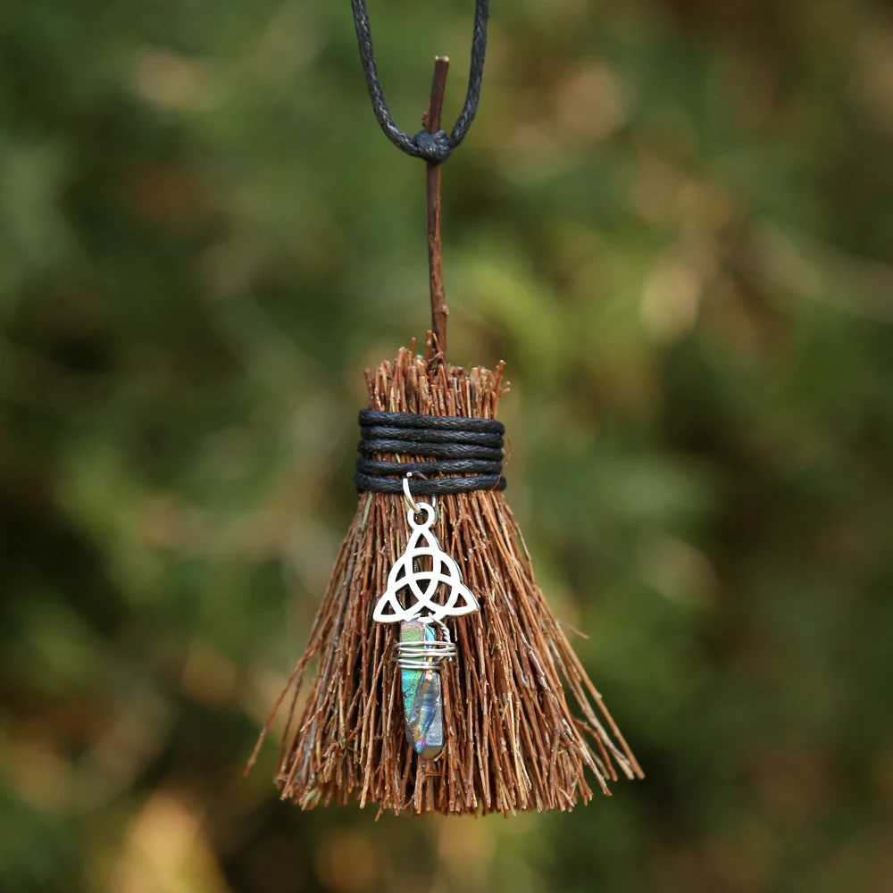 E Мини ведьмы Wicca подвеска метла путешествия Шарм Wicca Кристалл крошечная метла колдовство Кельтский Узел пентаграмма Хэллоуин Шарм - Окраска металла: E