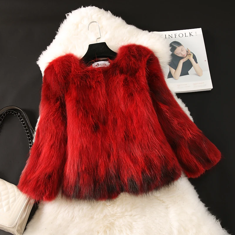 Модное женское короткое пальто из натурального меха енота с круглым вырезом и