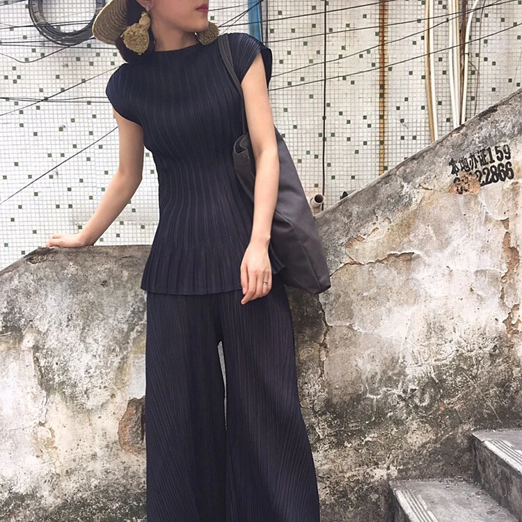 

New Original Design Summer Miyake Pleated Tshirt