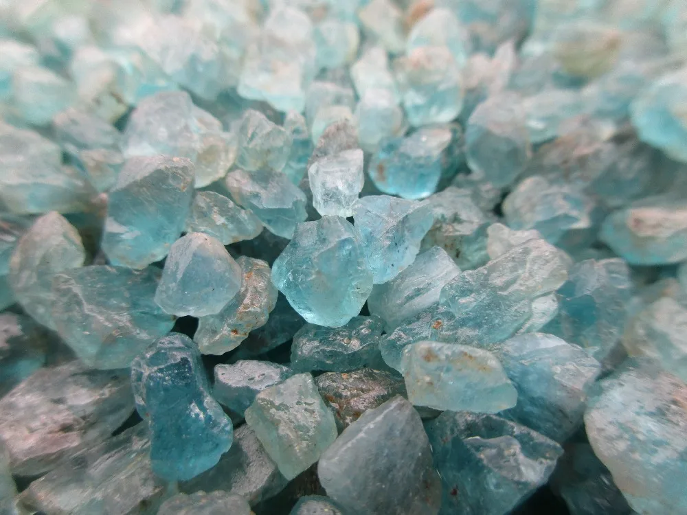 Натуральный зеленый апатит кварцевый кристалл 1000 г образец рейки камни минералы