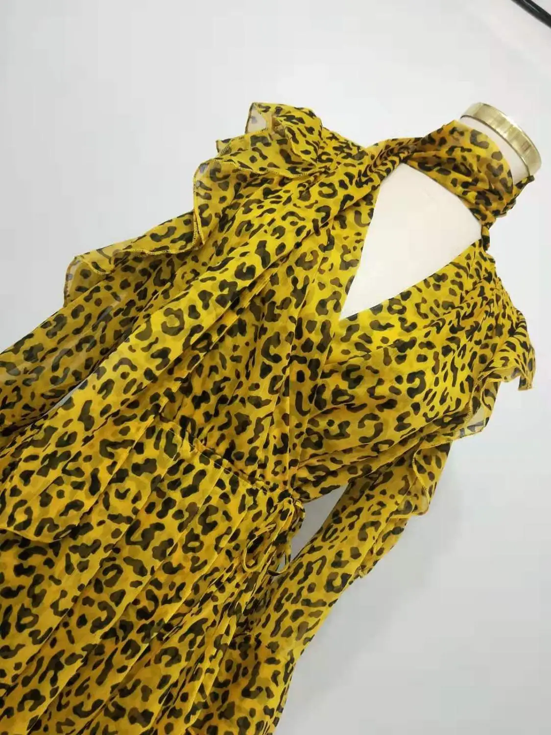 Runway 2019 Summer Maxi Long Dresses Chiffon Luxury Leopard Print Irregular Collection Sexy V-neck Hollow Out Back Ruffles Dress | Женская