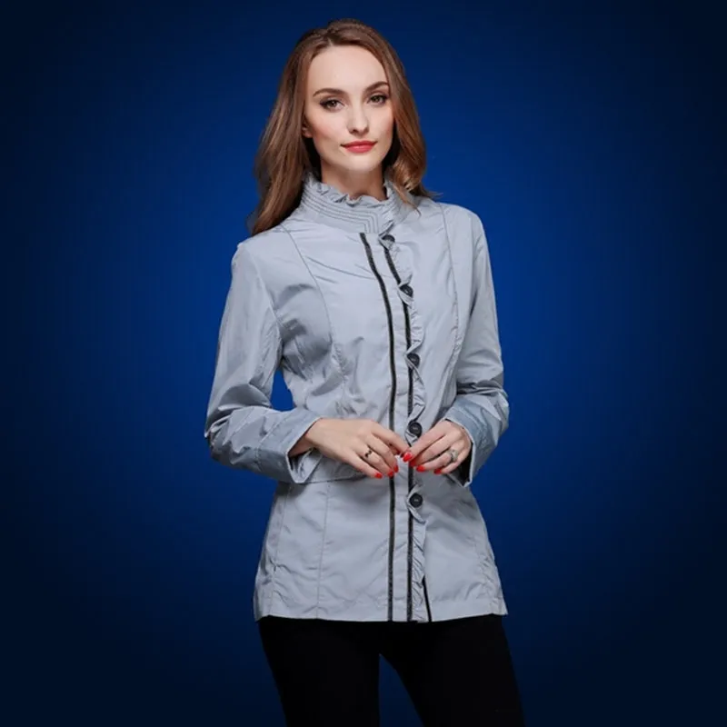 Женская двухслойная приталенная куртка блестящая короткая с длинным рукавом