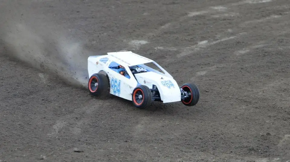 Запчасти для радиоуправляемых моделей шины Baja wheel 1/5 (2) + с передним пазом подходят