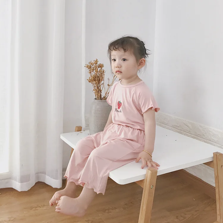 Летние милые пижамные комплекты с принтом клубники для девочек 1-7 лет, Детская футболка из чистого хлопка с короткими рукавами+ штаны, костюмы из 2 предметов
