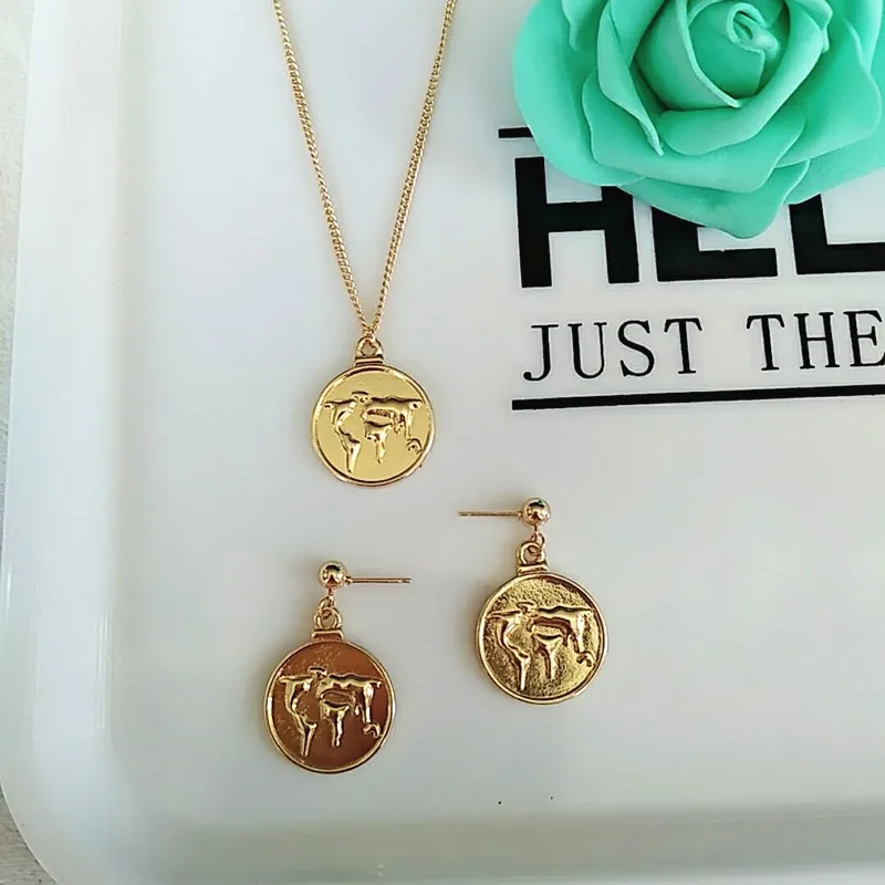 F.J4Z New Hot On Ins Coin Necklace Fashion Vintage Alloy World Map Embossed Round Pendant Women Short Chain | Украшения и