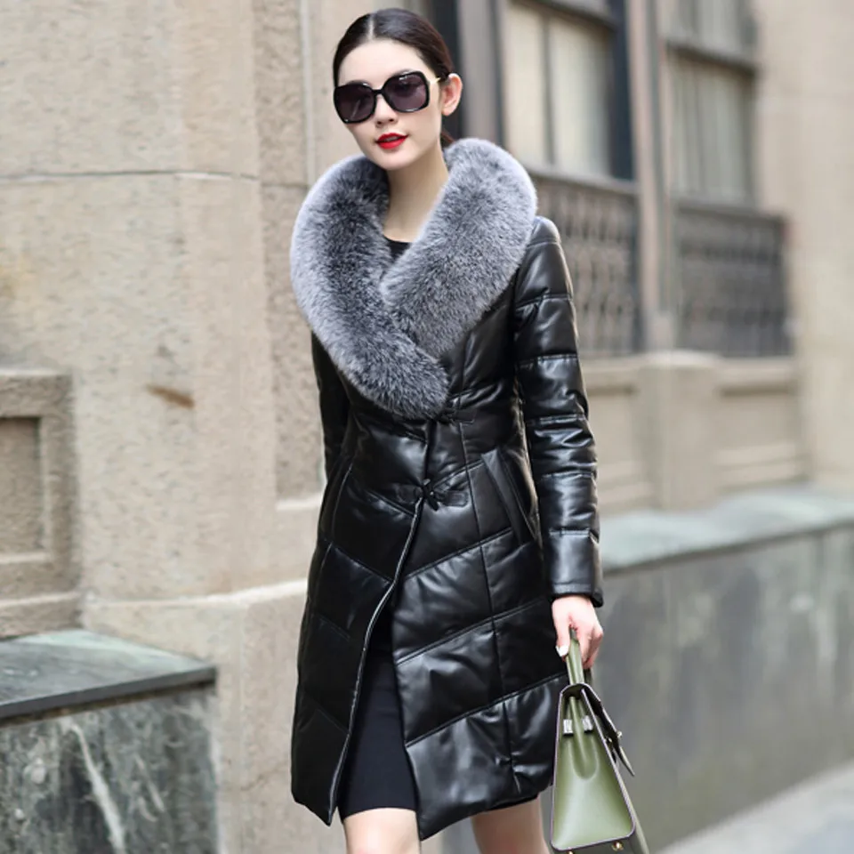 Женское пальто из овечьей кожи черное приталенное длинное натуральной с