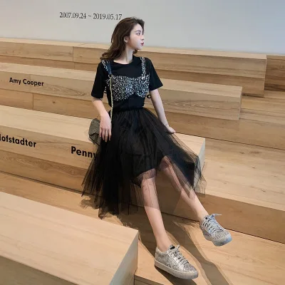 Женский костюм-двойка футболка с коротким рукавом и бантом расшитая блестками