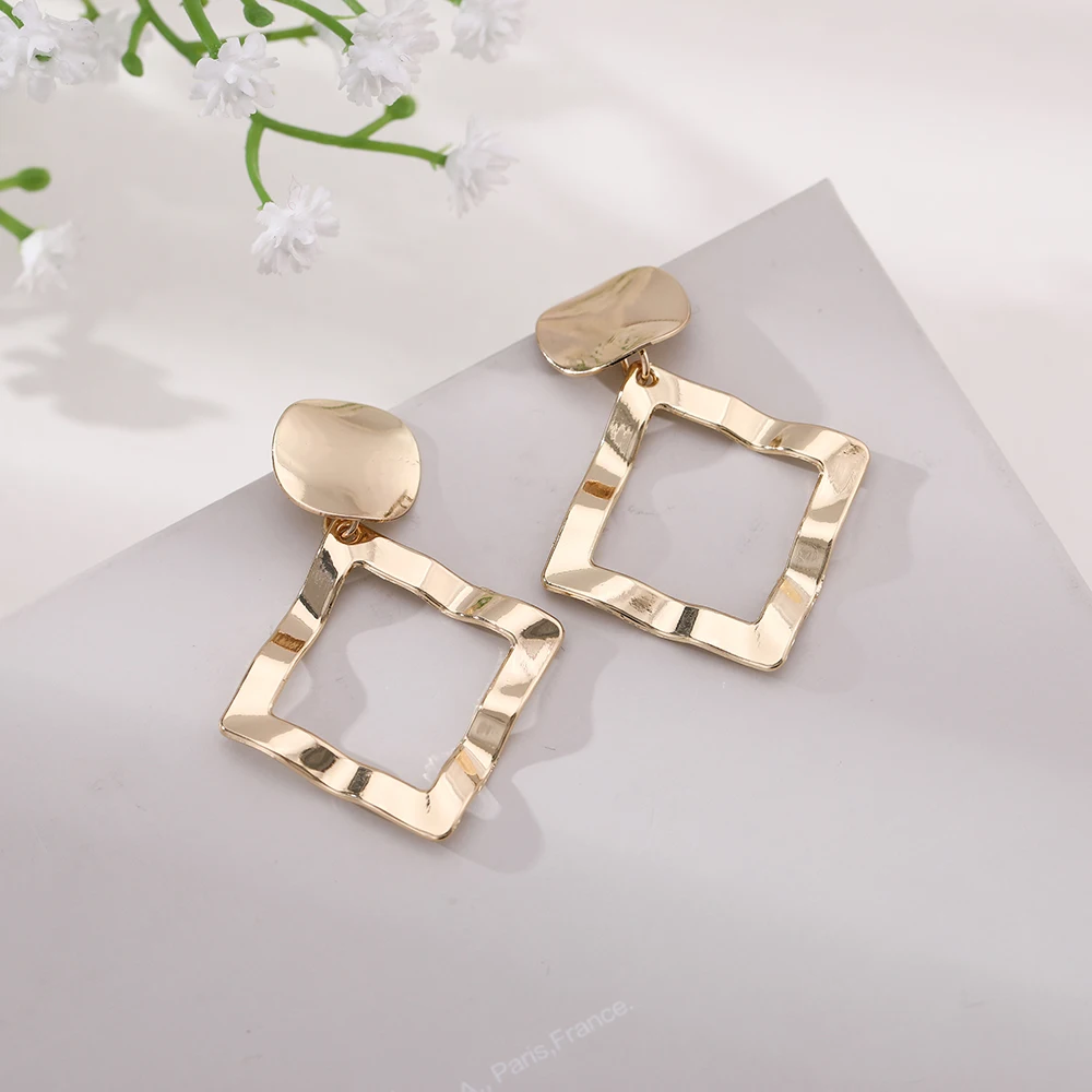 Модные серьги большие женские квадратные золотистые металлические цинковый