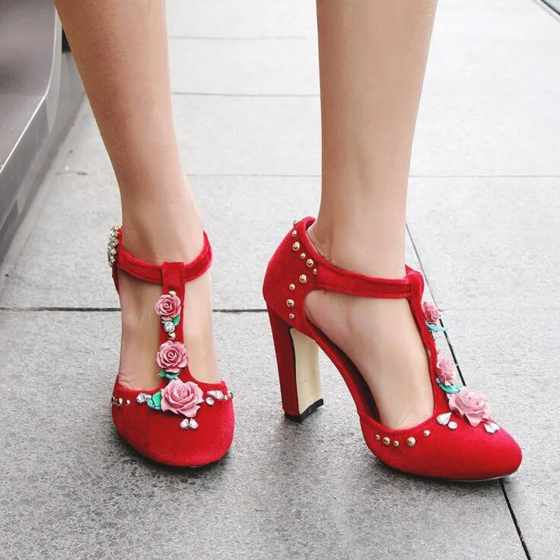 Обувь на высоком каблуке с Т-образным ремешком украшенная цветами и бусинами
